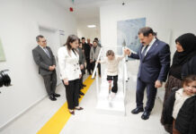 VALİ MASATLI ELİNDEN TUTTU, 7 YAŞINDAKİ ZEYNEP PROTEZİYLE YENİDEN YÜRÜDÜ