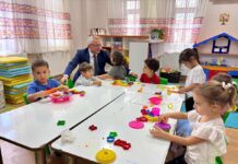 KAYMAKAM ÖNDER ÖĞRETMEN VE ÖĞRENCİLERİ DİNLEDİ