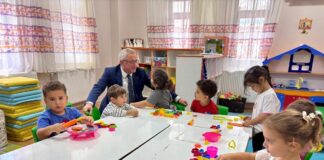 KAYMAKAM ÖNDER ÖĞRETMEN VE ÖĞRENCİLERİ DİNLEDİ